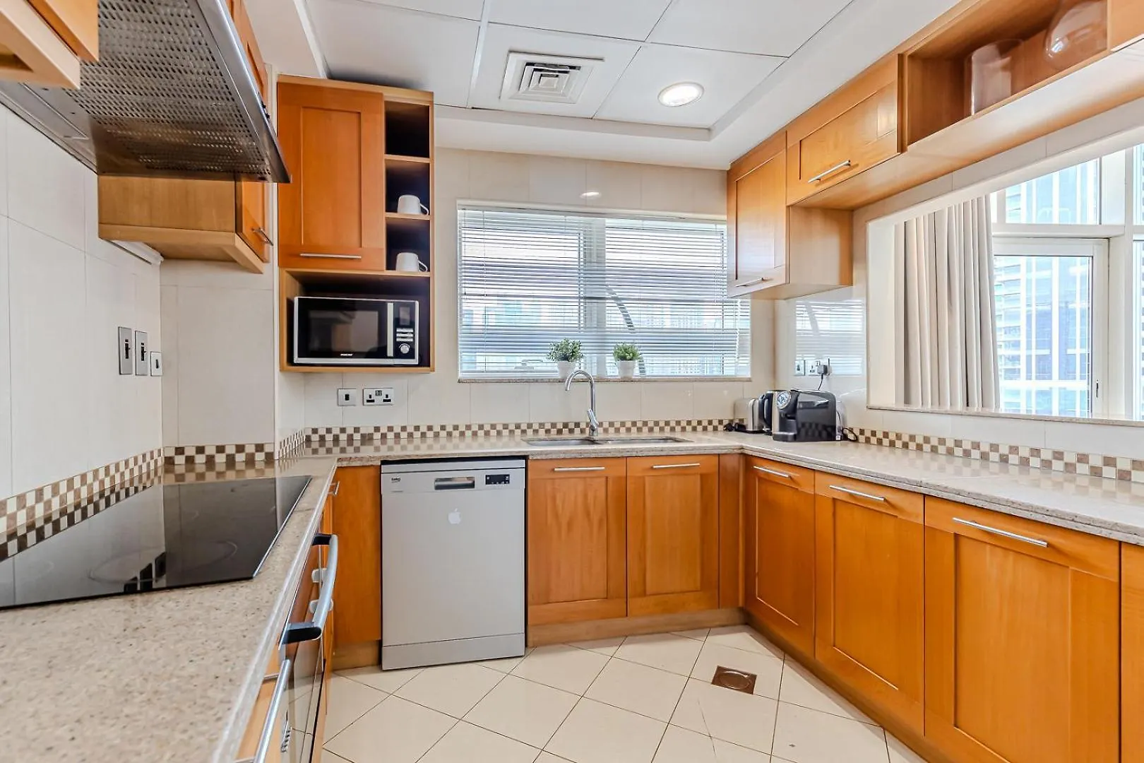 Spacious 3Bdr Apartment In Marina With Office Dubai