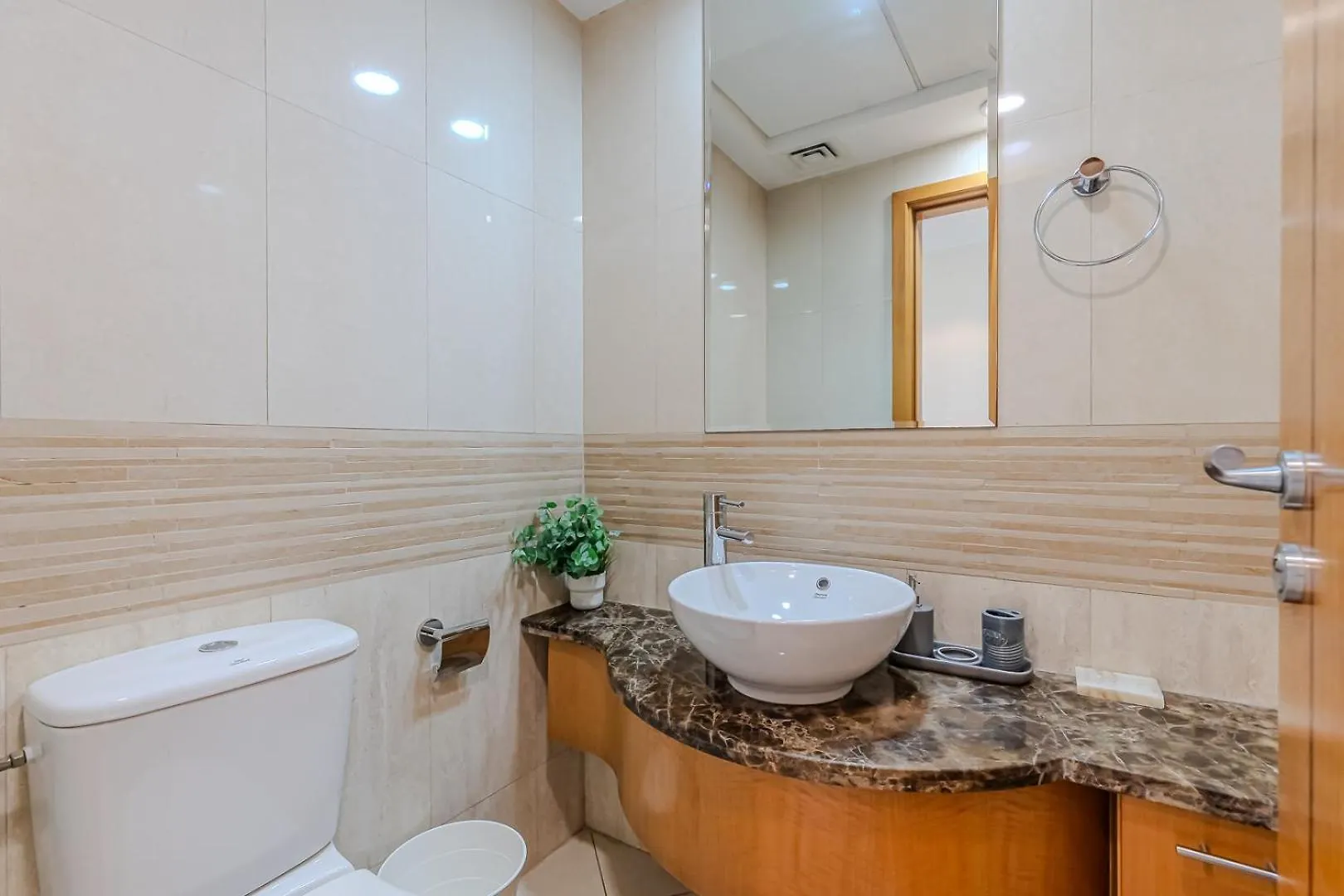 Spacious 3Bdr Apartment In Marina With Office Dubai