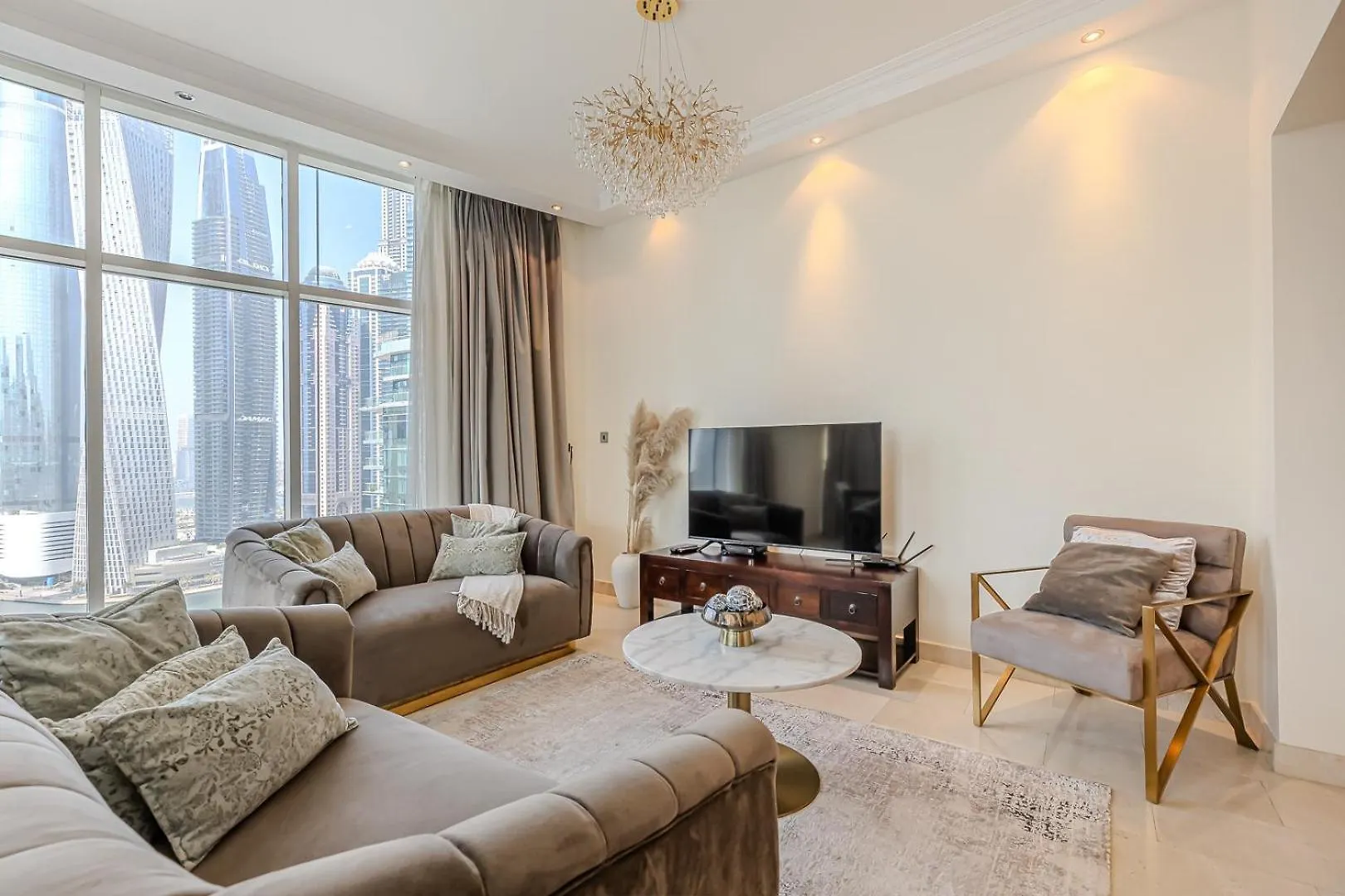 Spacious 3Bdr Apartment In Marina With Office Dubai