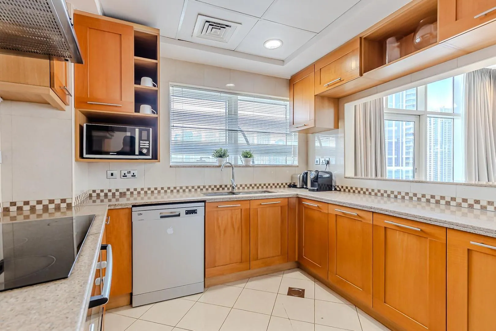 Spacious 3Bdr Apartment In Marina With Office Dubai